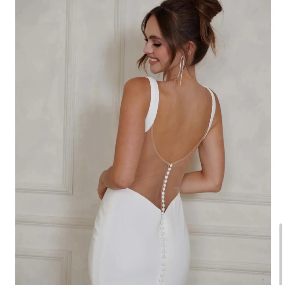 Chic Ivory Bridal Gown with Button Detail - Picture 5 of 12